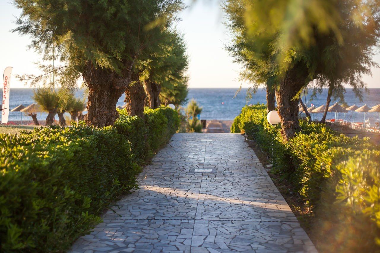 Pegasos Deluxe Beach Hotel Faliraki Exterior foto The promenade of Nikiti