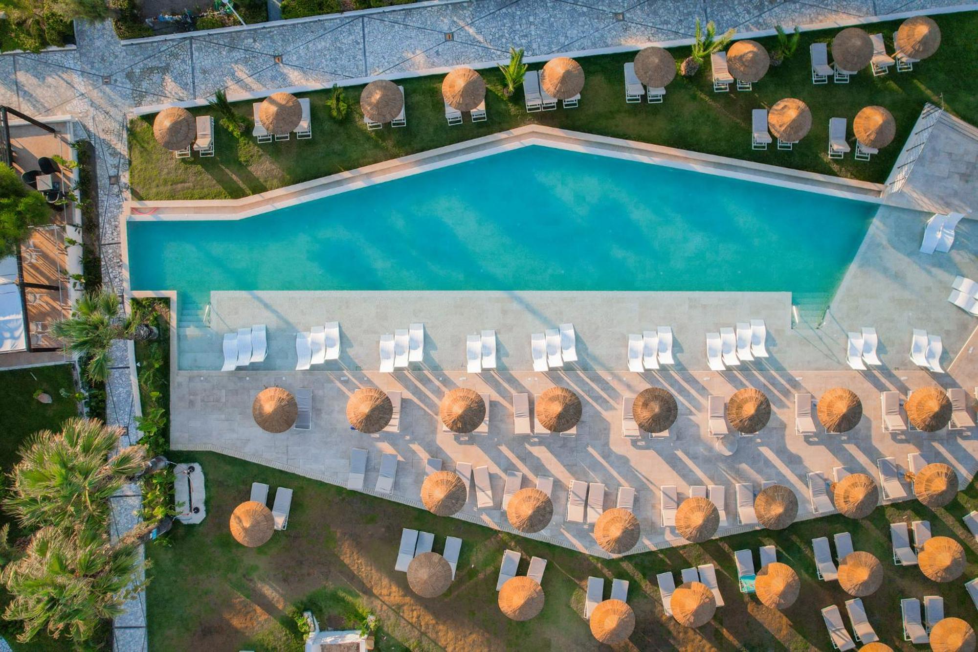 Pegasos Deluxe Beach Hotel Faliraki Exterior foto Aerial view of the pool at the hotel