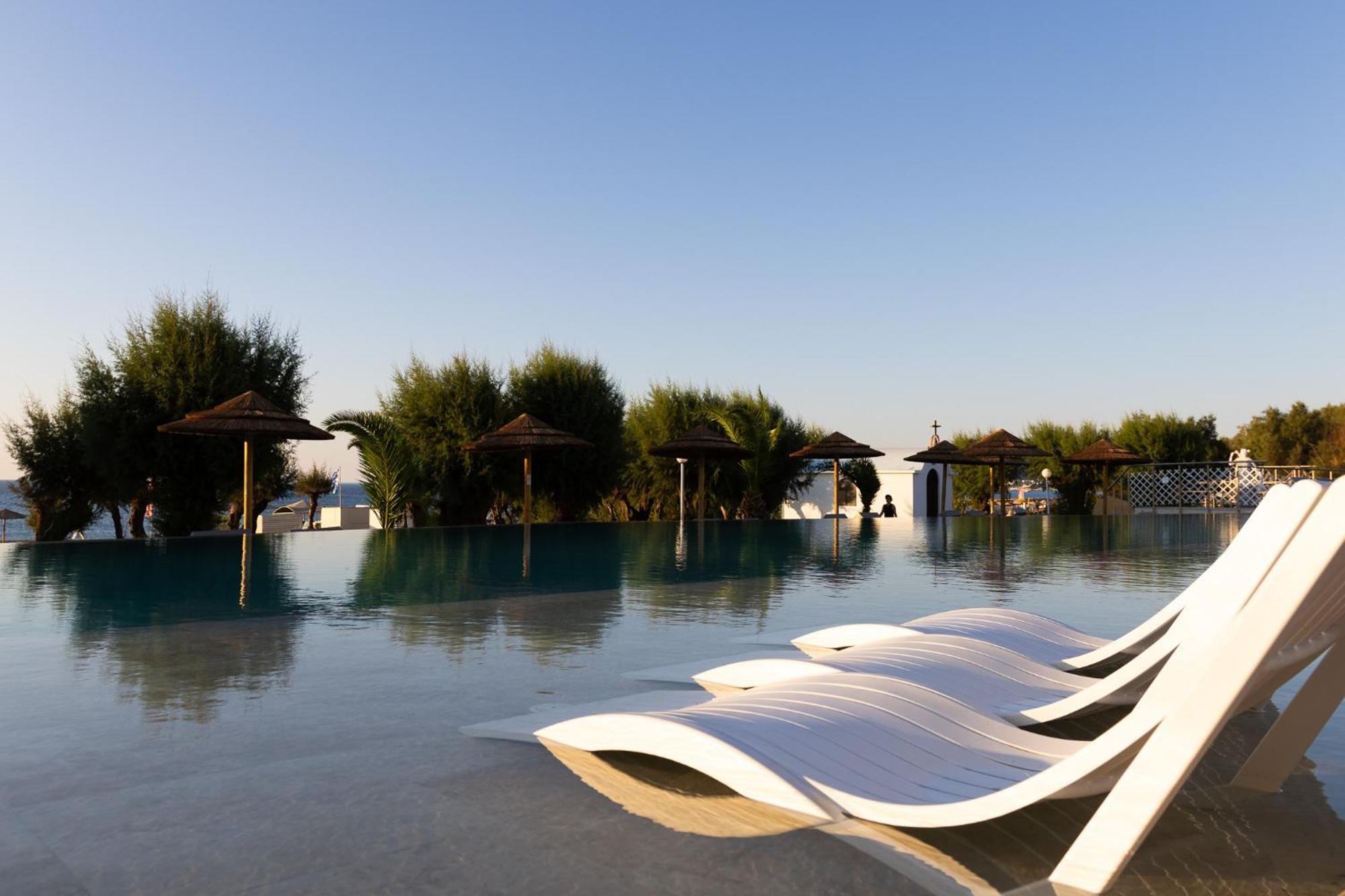 Pegasos Deluxe Beach Hotel Faliraki Exterior foto The pool at the hotel