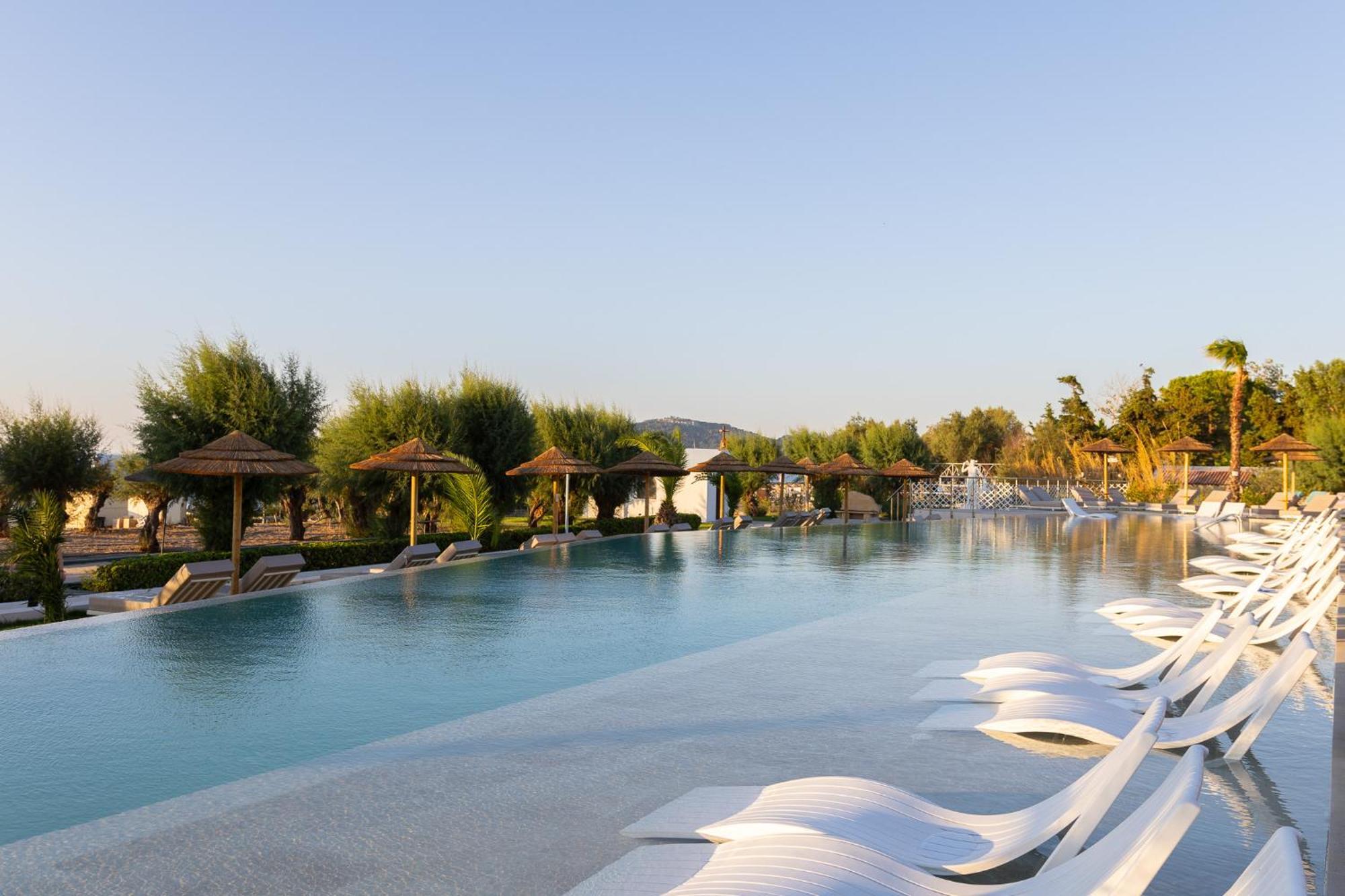 Pegasos Deluxe Beach Hotel Faliraki Exterior foto The pool at the resort