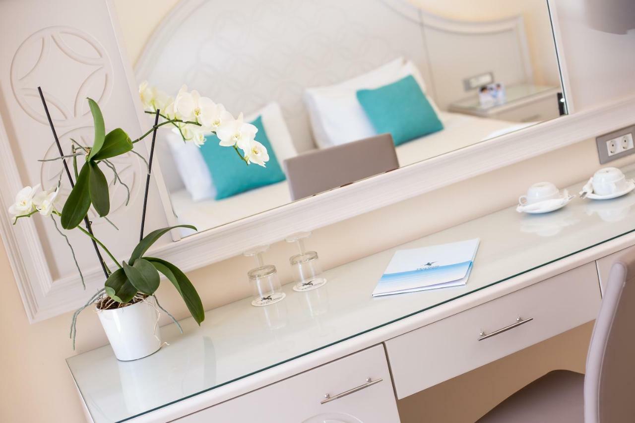 Pegasos Deluxe Beach Hotel Faliraki Exterior foto A dressing table